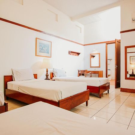Hotel Bumi Asih Gedung Sate Bandung Buitenkant foto