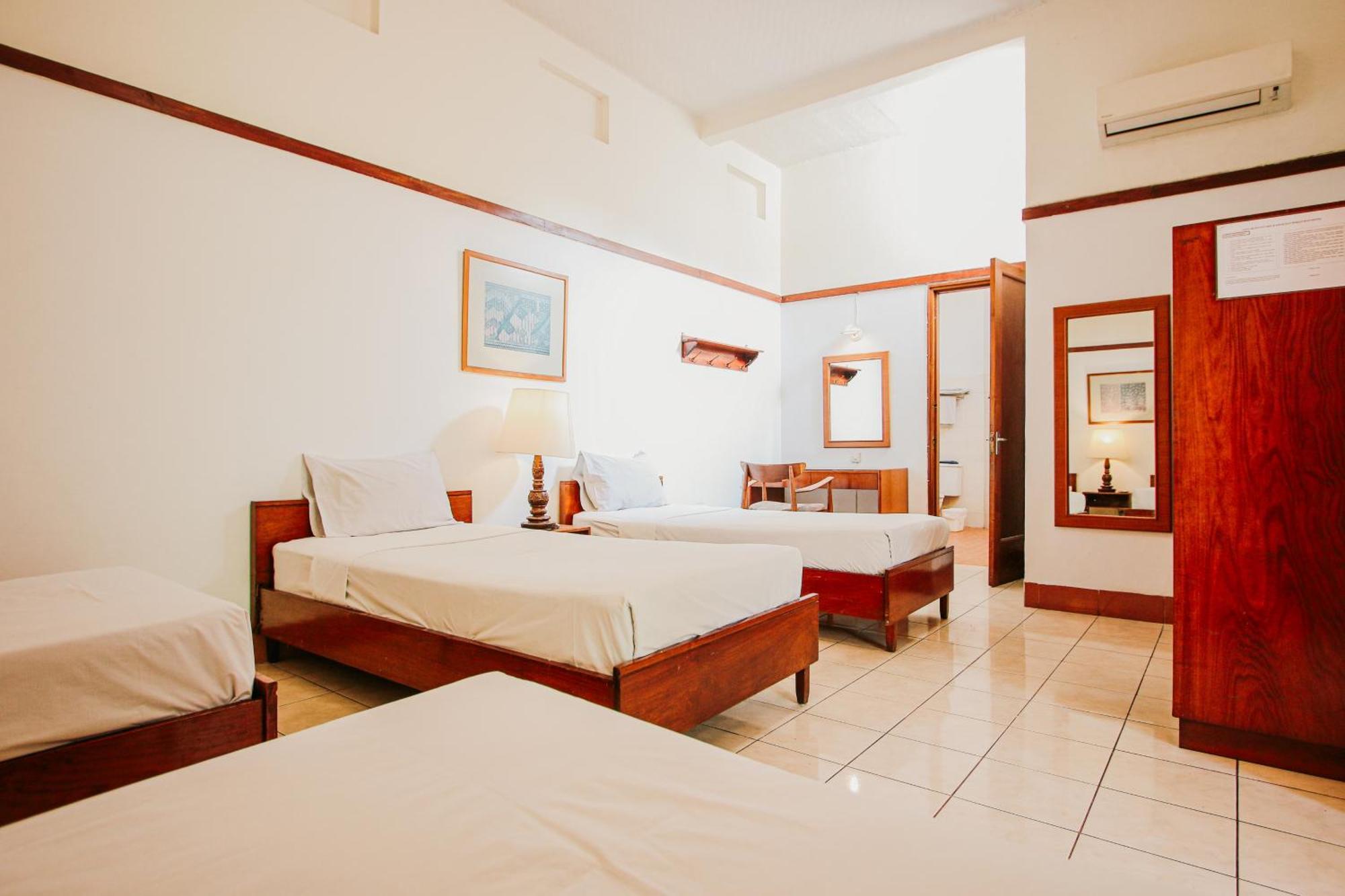 Hotel Bumi Asih Gedung Sate Bandung Buitenkant foto