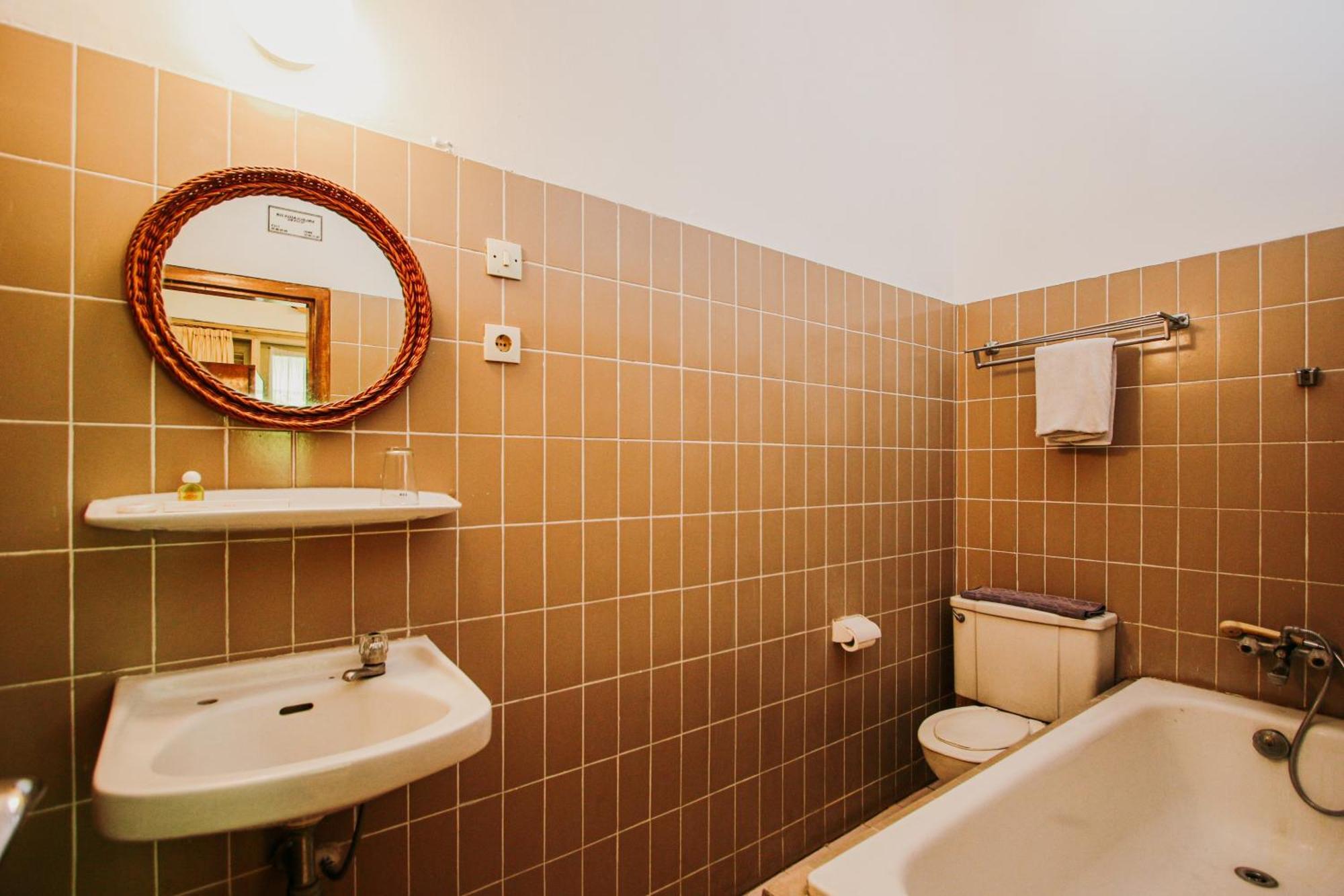 Hotel Bumi Asih Gedung Sate Bandung Buitenkant foto