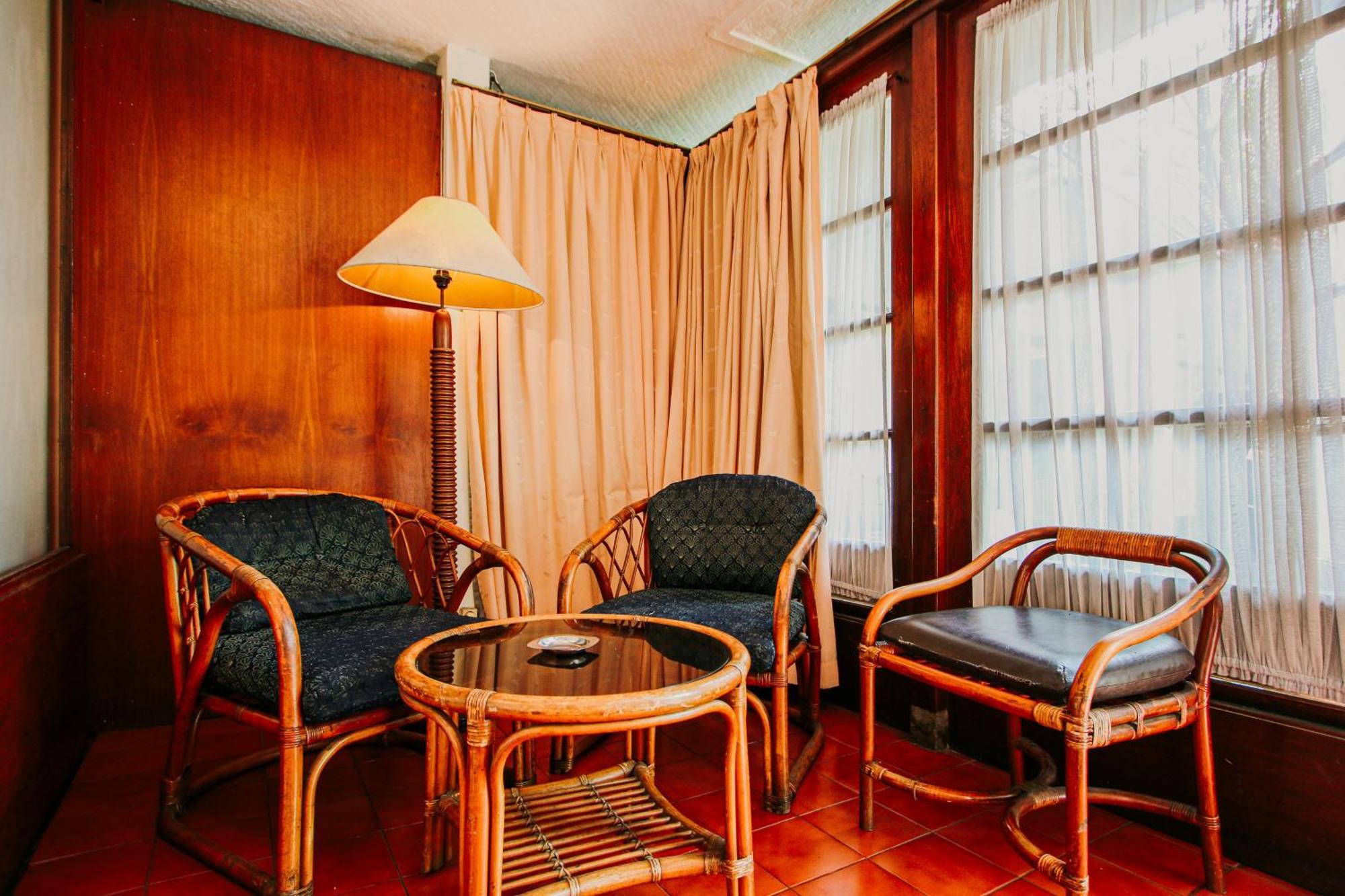 Hotel Bumi Asih Gedung Sate Bandung Buitenkant foto