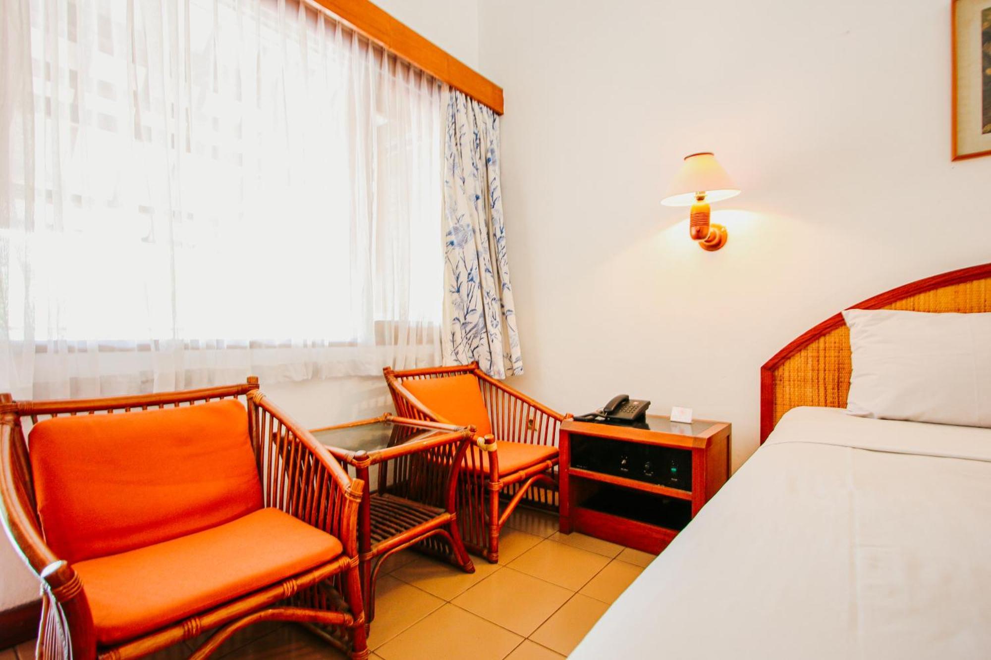 Hotel Bumi Asih Gedung Sate Bandung Buitenkant foto
