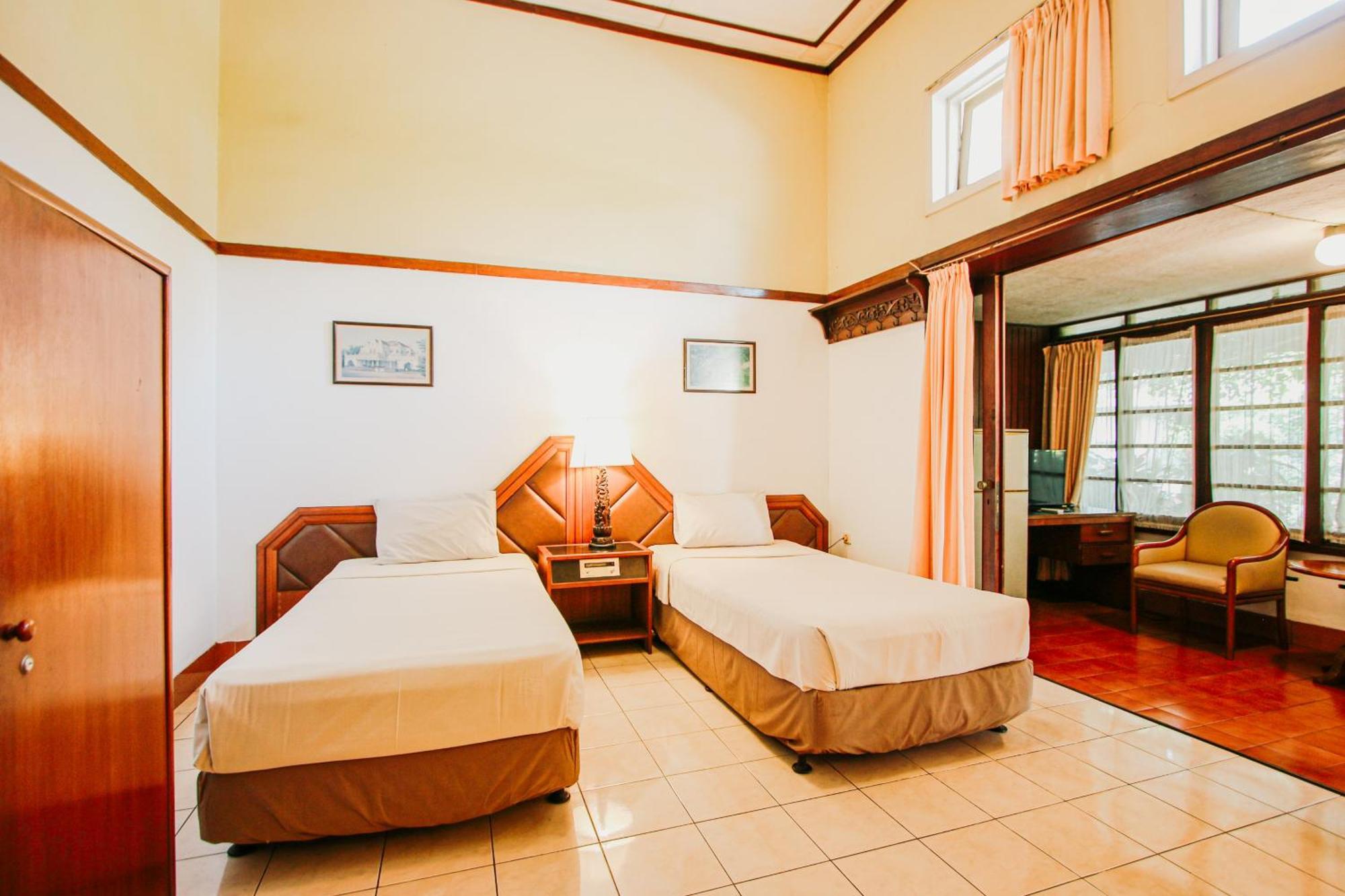 Hotel Bumi Asih Gedung Sate Bandung Buitenkant foto