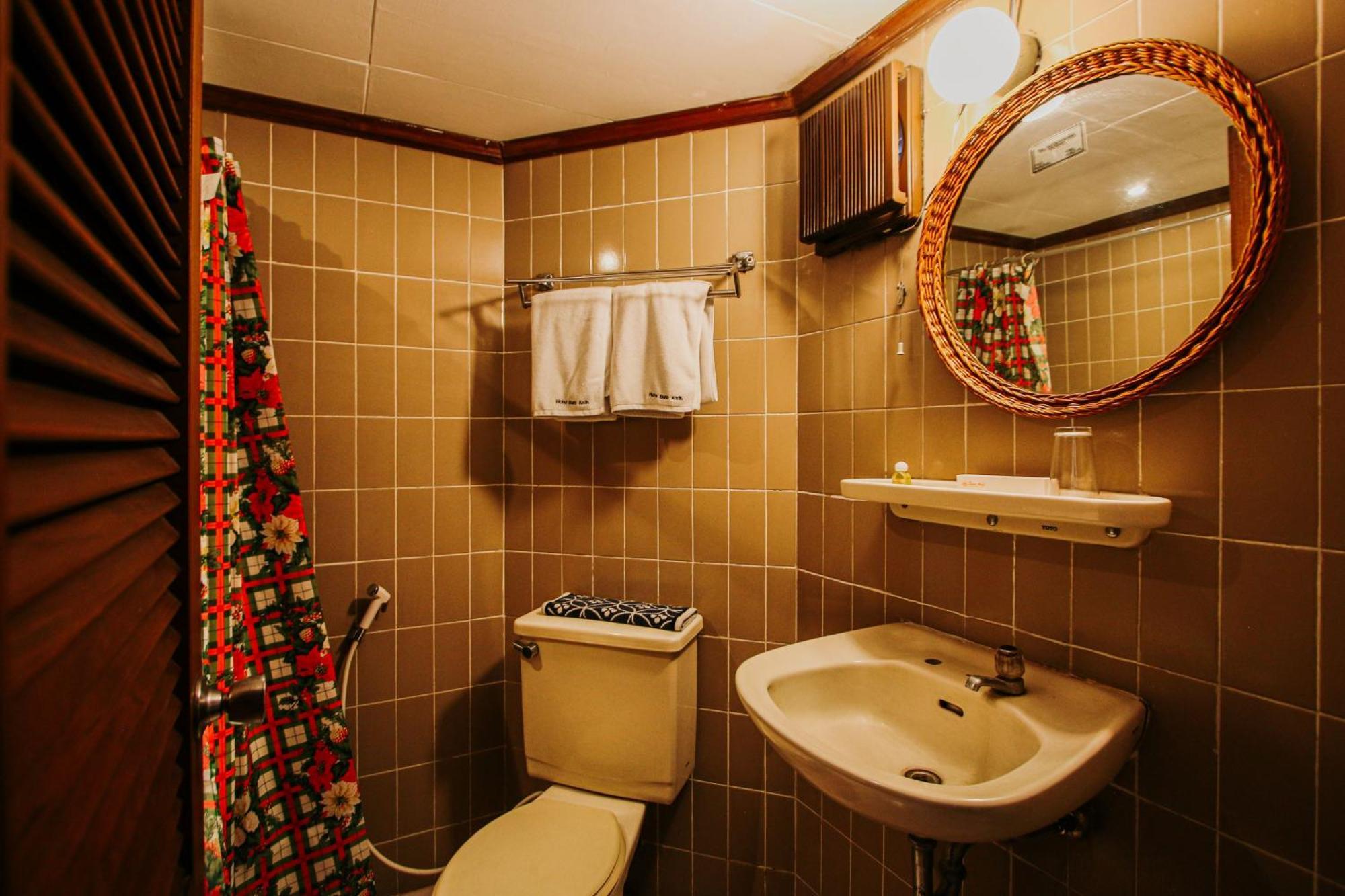 Hotel Bumi Asih Gedung Sate Bandung Buitenkant foto