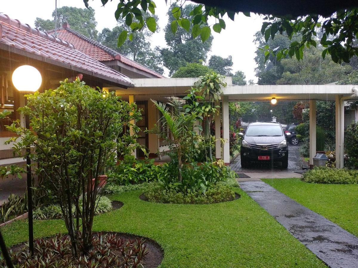 Hotel Bumi Asih Gedung Sate Bandung Buitenkant foto