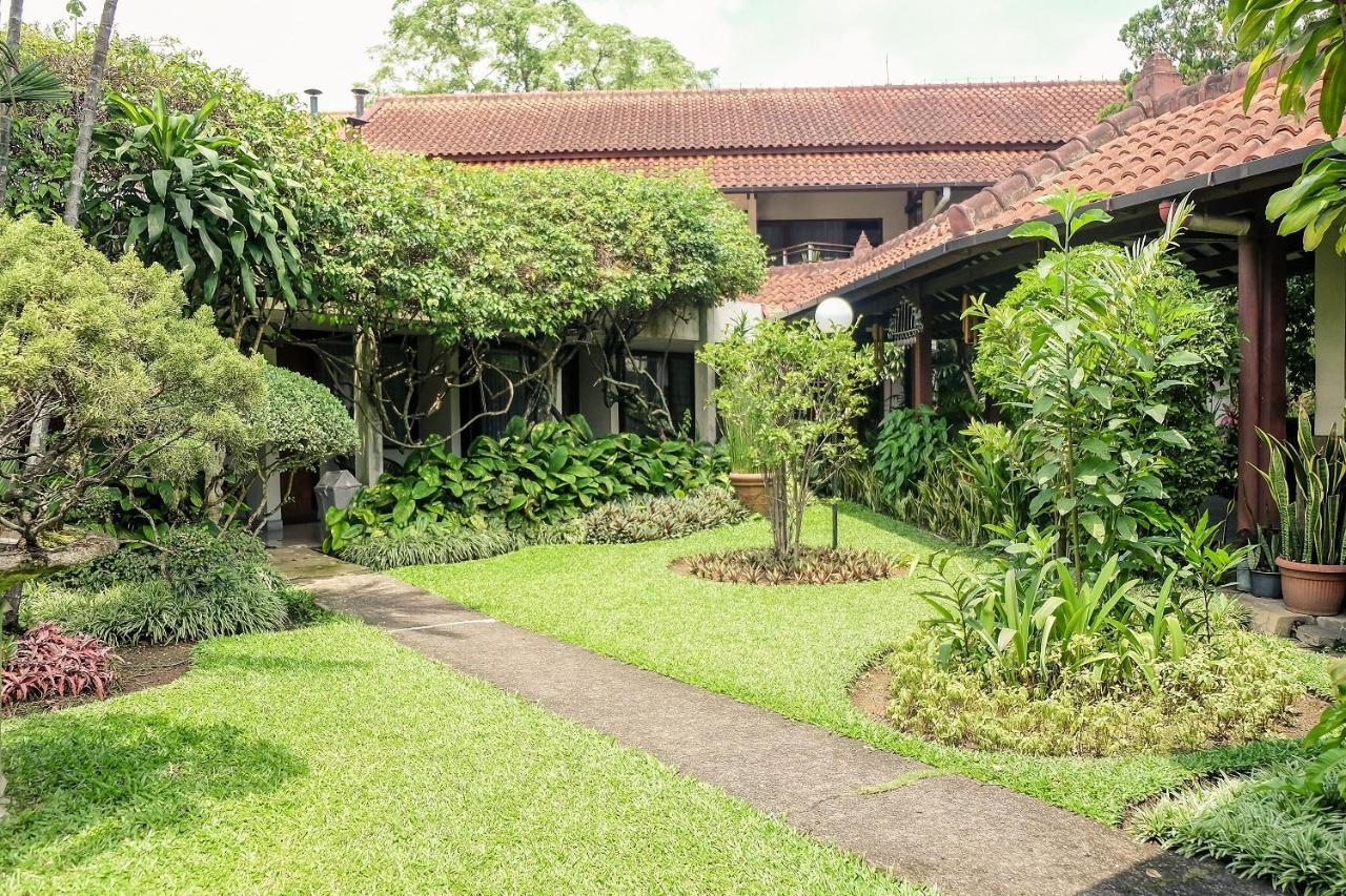 Hotel Bumi Asih Gedung Sate Bandung Buitenkant foto